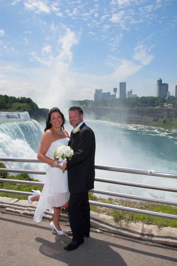 niagara_falls_wedding_chapel_57_271.jpg